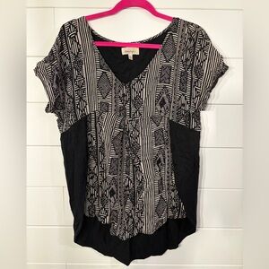 Chic Black and White Patterned Blouse